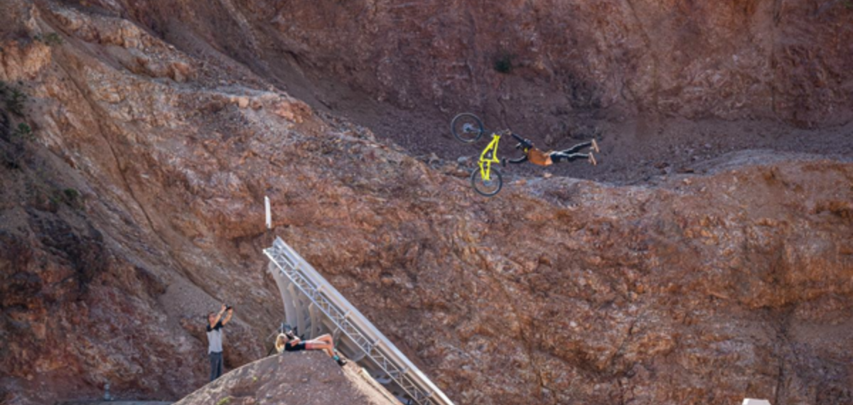 Freestyle MTB: Tobi Wrobel at Audi Nine