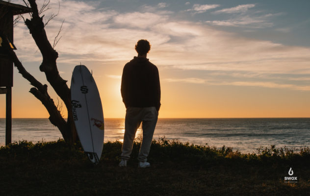 Jordy-Smith-Sunset-with-surfboard